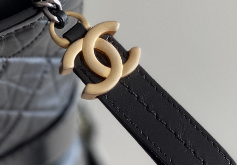 Chanel 𝙂𝙖𝙗𝙧𝙞𝙚𝙡𝙡𝙚 MM Mirror Boutique