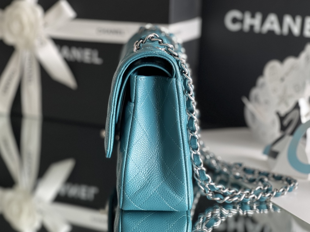 Chanel 𝘾𝙡𝙖𝙨𝙨𝙞𝙘 𝙁𝙡𝙖𝙥 bag MM 25cm Mirror Boutique