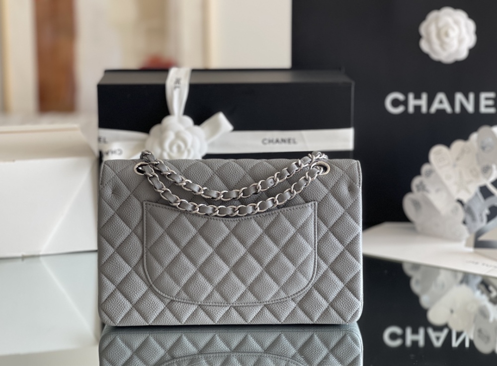 Chanel 𝘾𝙡𝙖𝙨𝙨𝙞𝙘 𝙁𝙡𝙖𝙥 bag MM 25cm Mirror Boutique