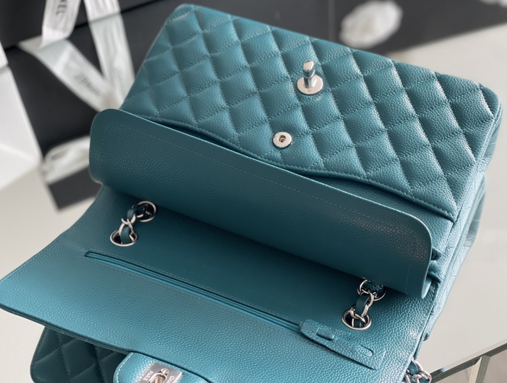 Chanel 𝘾𝙡𝙖𝙨𝙨𝙞𝙘 𝙁𝙡𝙖𝙥 bag MM 25cm Mirror Boutique