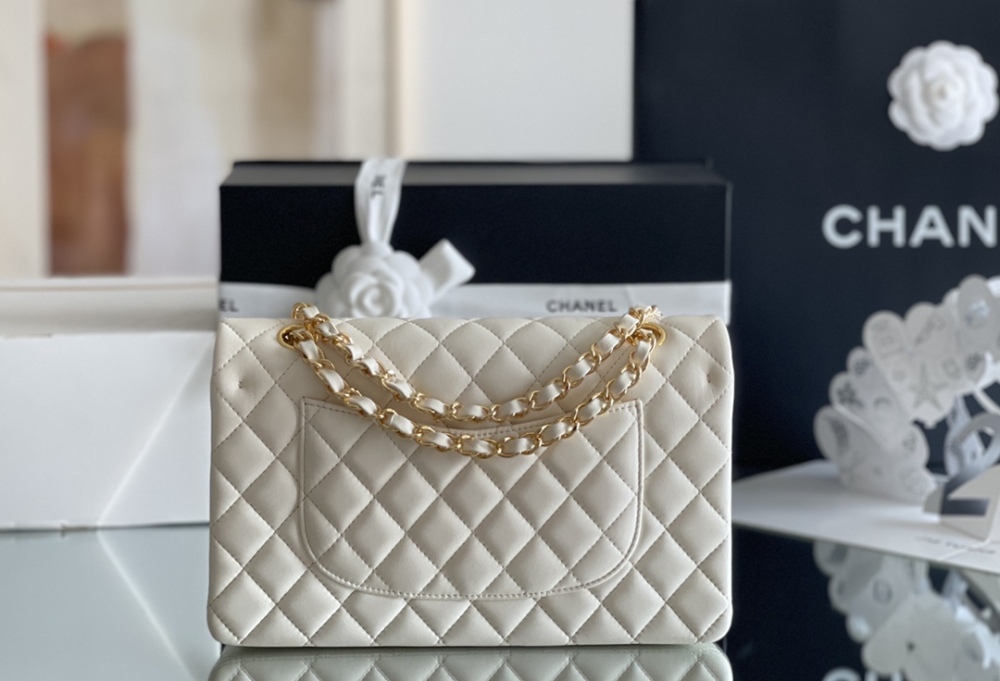 Chanel 𝘾𝙡𝙖𝙨𝙨𝙞𝙘 𝙁𝙡𝙖𝙥 bag MM 25cm Mirror Boutique