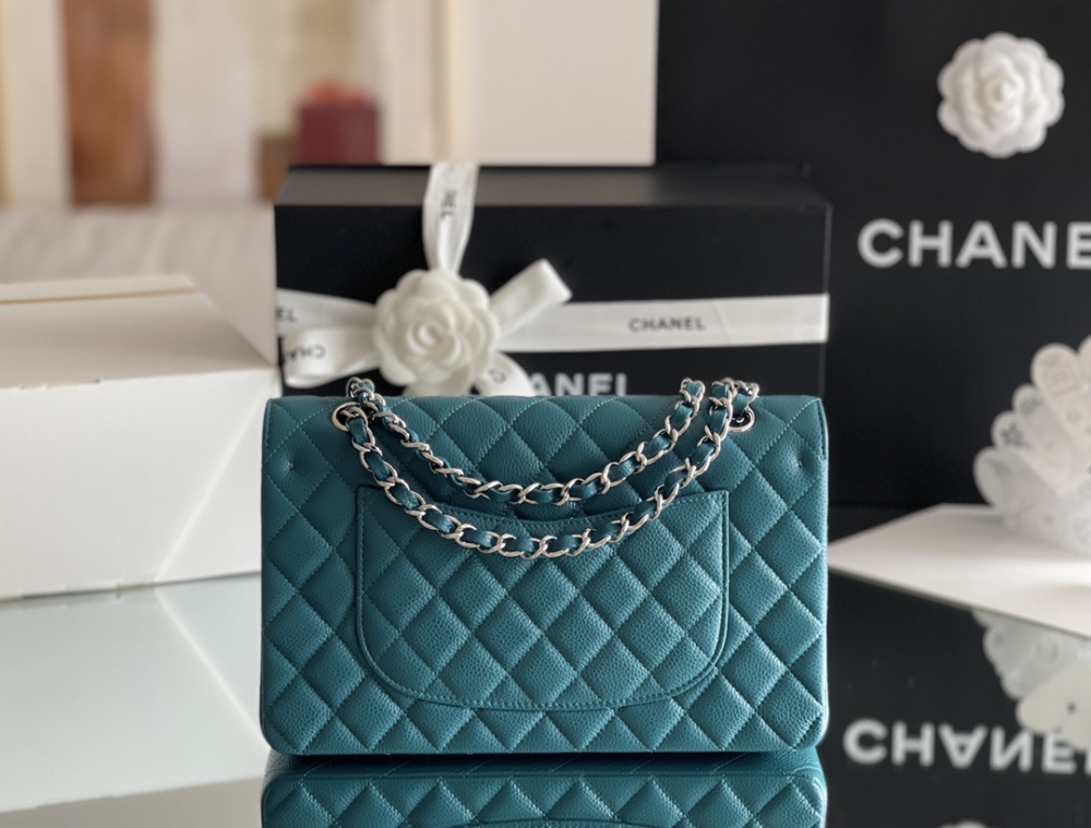 Chanel 𝘾𝙡𝙖𝙨𝙨𝙞𝙘 𝙁𝙡𝙖𝙥 bag MM 25cm Mirror Boutique