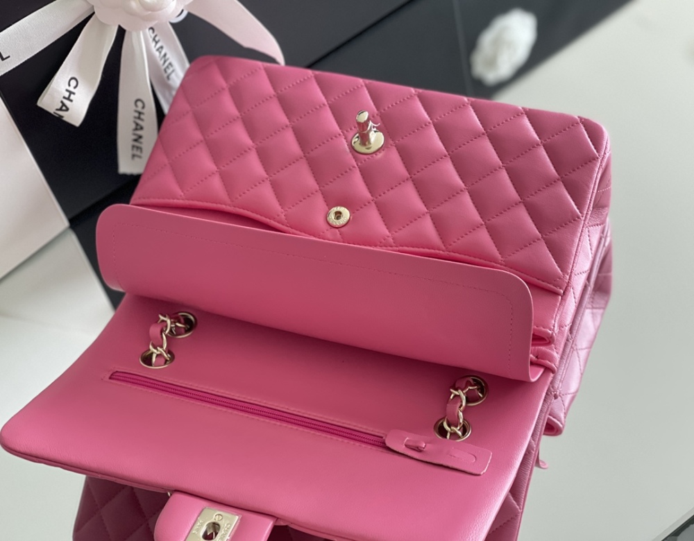 Chanel 𝘾𝙡𝙖𝙨𝙨𝙞𝙘 𝙁𝙡𝙖𝙥 bag MM 25cm Mirror Boutique