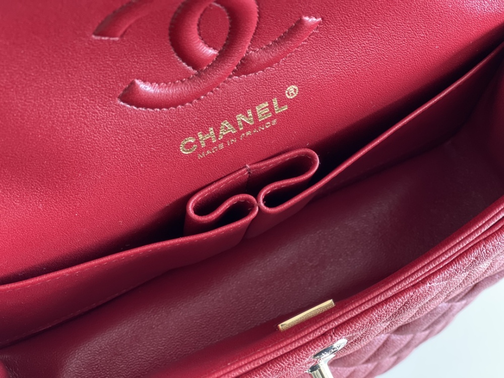 Chanel 𝘾𝙡𝙖𝙨𝙨𝙞𝙘 𝙁𝙡𝙖𝙥 bag MM 23cm Mirror Boutique