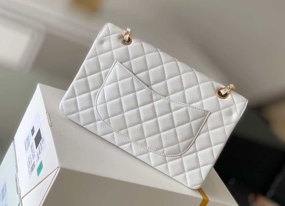Chanel 𝘾𝙡𝙖𝙨𝙨𝙞𝙘 𝙁𝙡𝙖𝙥 bag MM 25cm Mirror Boutique
