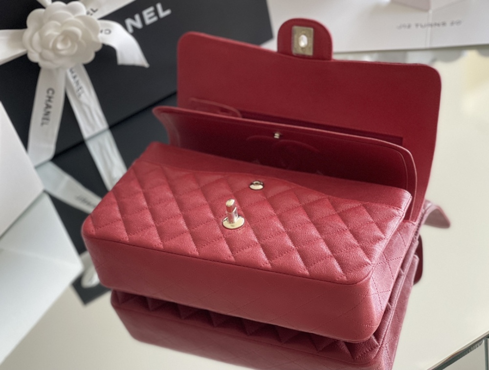 Chanel 𝘾𝙡𝙖𝙨𝙨𝙞𝙘 𝙁𝙡𝙖𝙥 bag MM 25cm Mirror Boutique