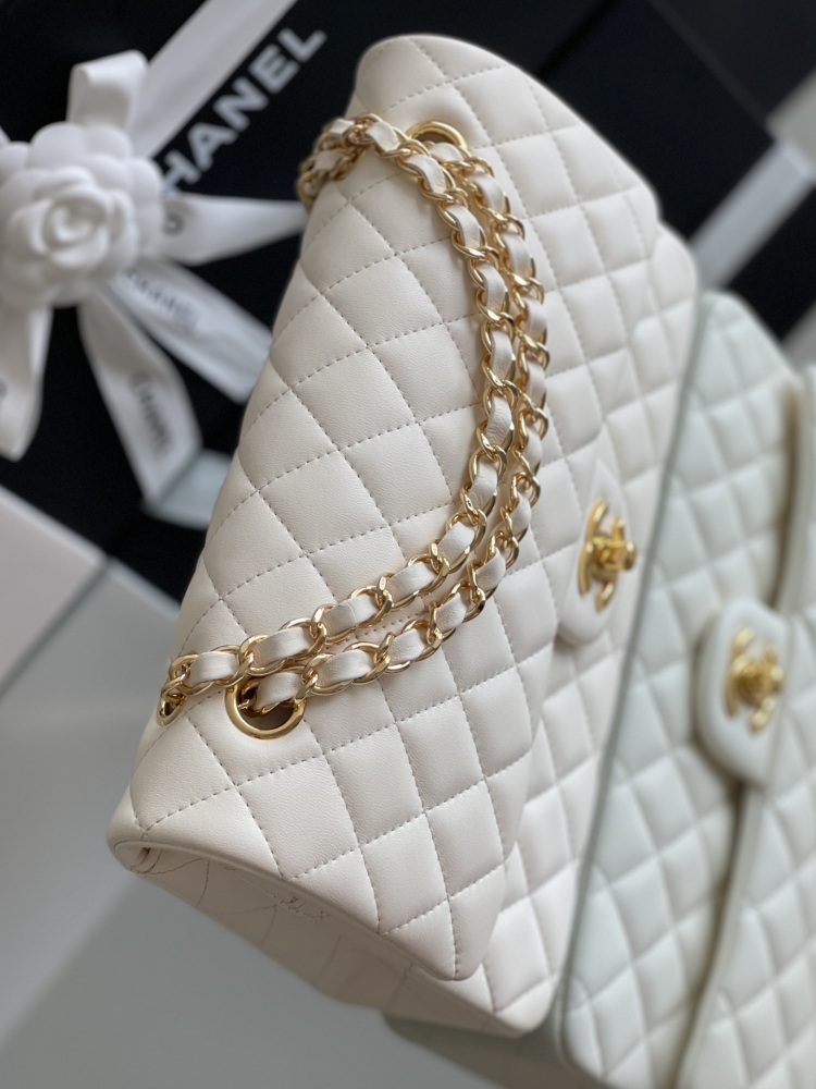 Chanel 𝘾𝙡𝙖𝙨𝙨𝙞𝙘 𝙁𝙡𝙖𝙥 bag MM 25cm Mirror Boutique