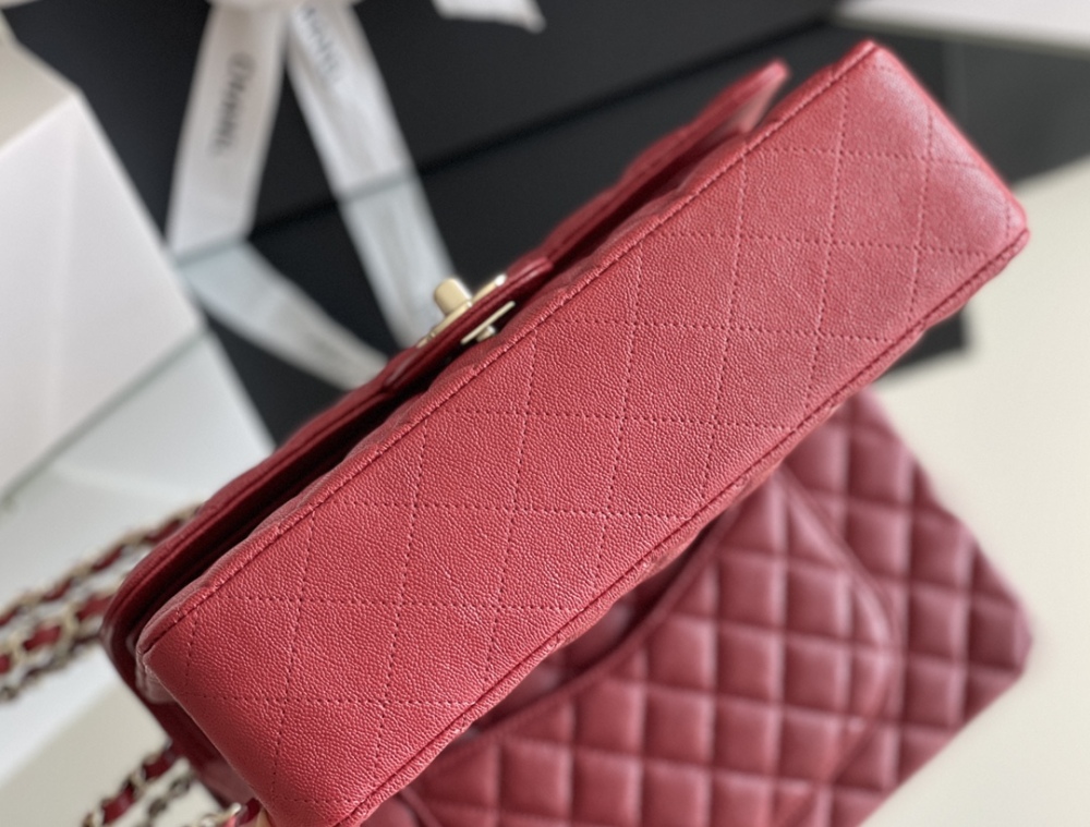 Chanel 𝘾𝙡𝙖𝙨𝙨𝙞𝙘 𝙁𝙡𝙖𝙥 bag MM 25cm Mirror Boutique