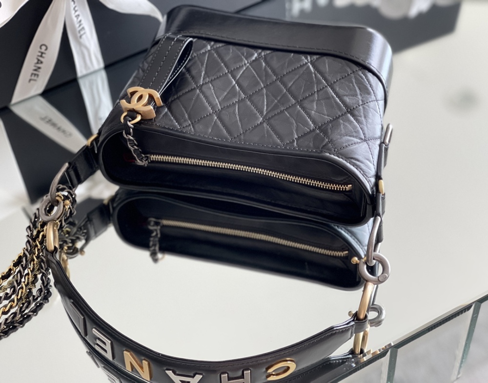 Chanel 𝙂𝙖𝙗𝙧𝙞𝙚𝙡𝙡𝙚 MM Mirror Boutique