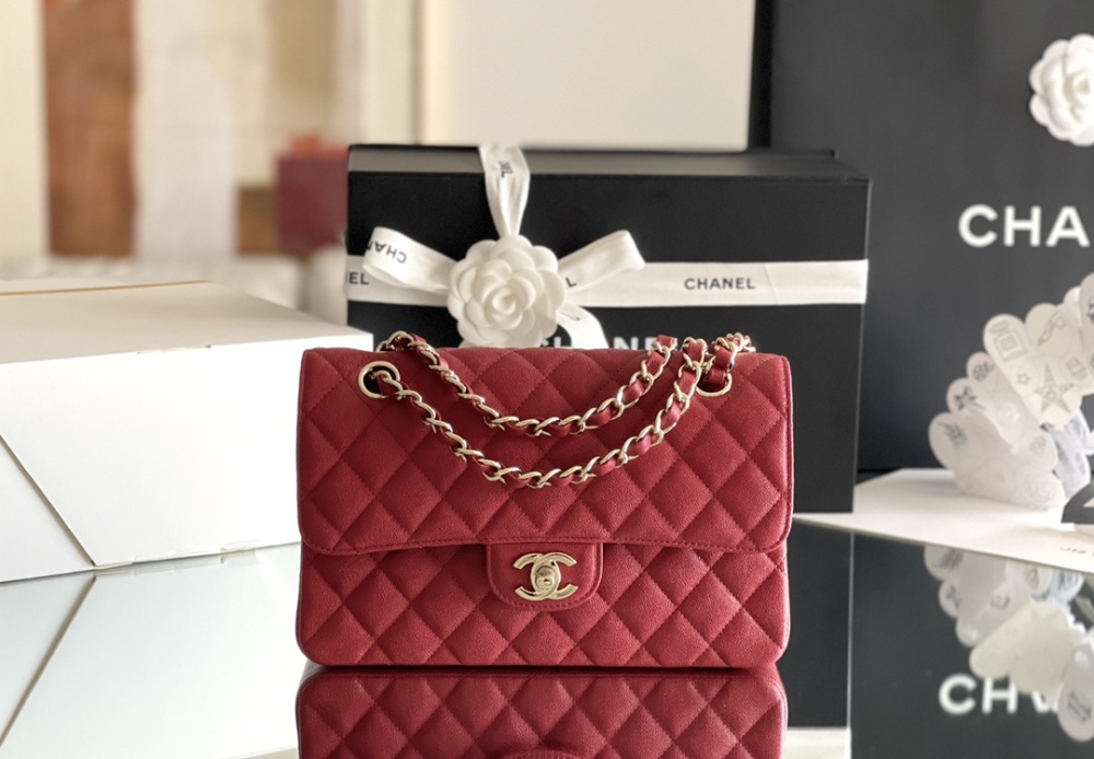 Chanel 𝘾𝙡𝙖𝙨𝙨𝙞𝙘 𝙁𝙡𝙖𝙥 bag MM 23cm Mirror Boutique