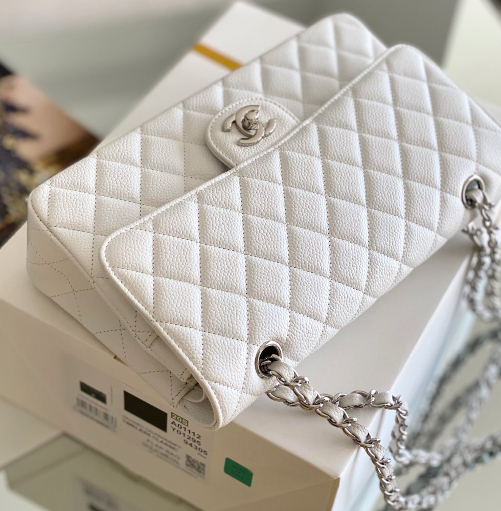 Chanel 𝘾𝙡𝙖𝙨𝙨𝙞𝙘 𝙁𝙡𝙖𝙥 bag MM 25cm Mirror Boutique