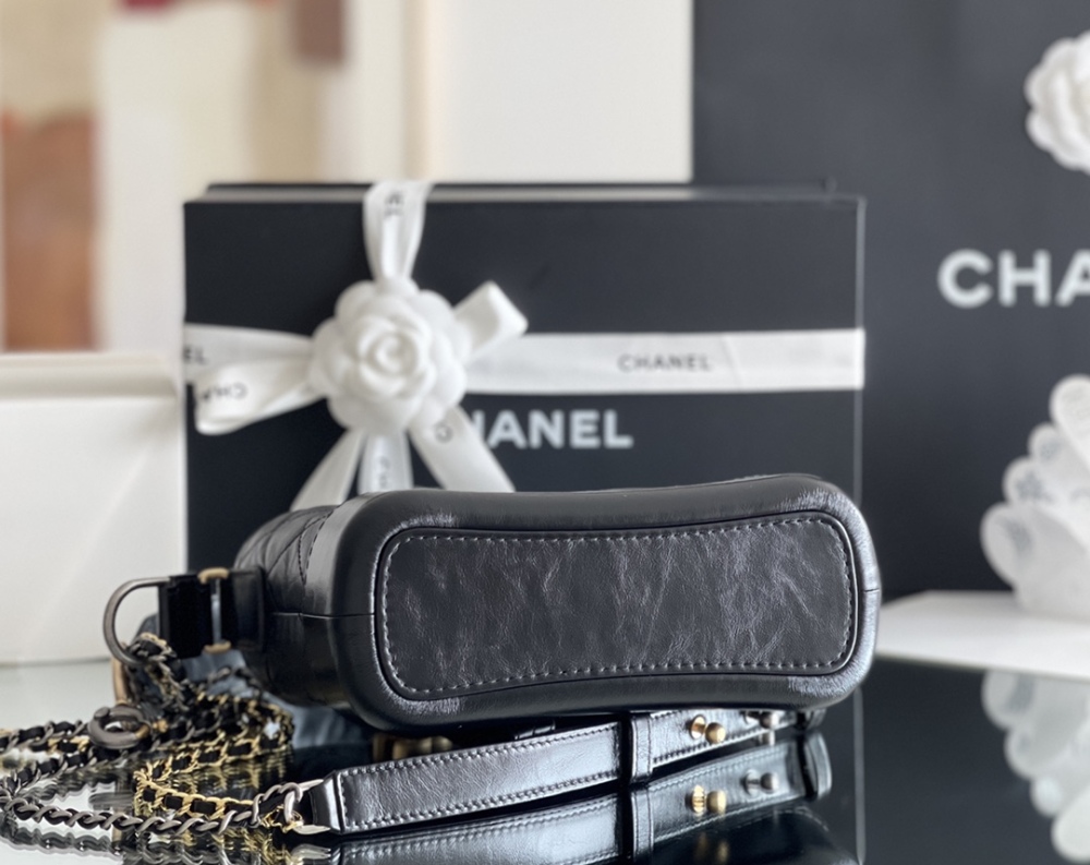 Chanel 𝙂𝙖𝙗𝙧𝙞𝙚𝙡𝙡𝙚 MM Mirror Boutique