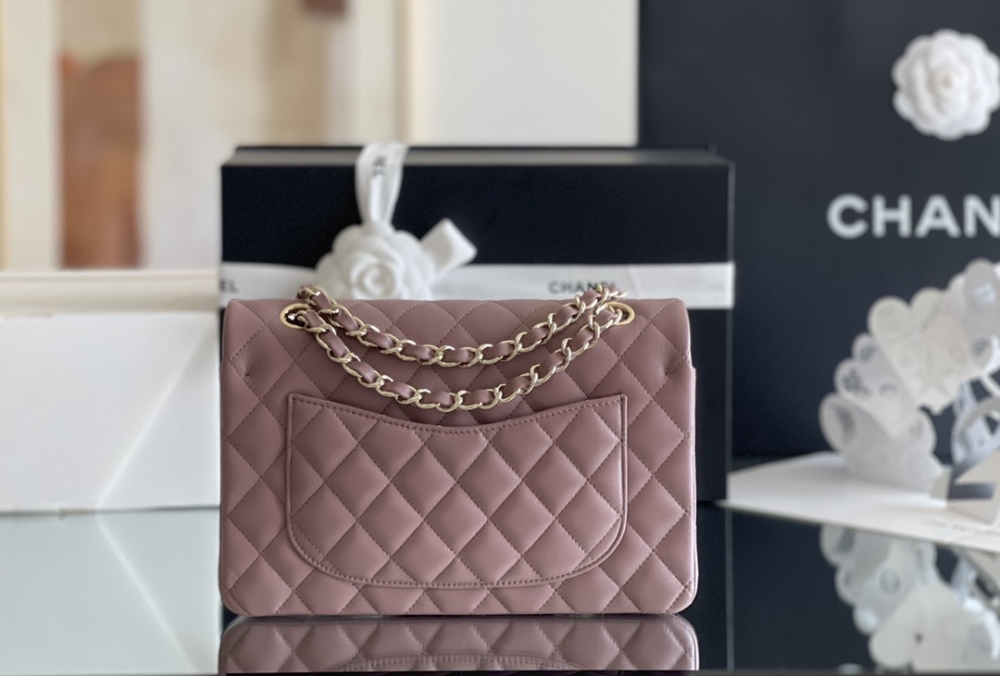 Chanel 𝘾𝙡𝙖𝙨𝙨𝙞𝙘 𝙁𝙡𝙖𝙥 bag 23cm Mirror Boutique