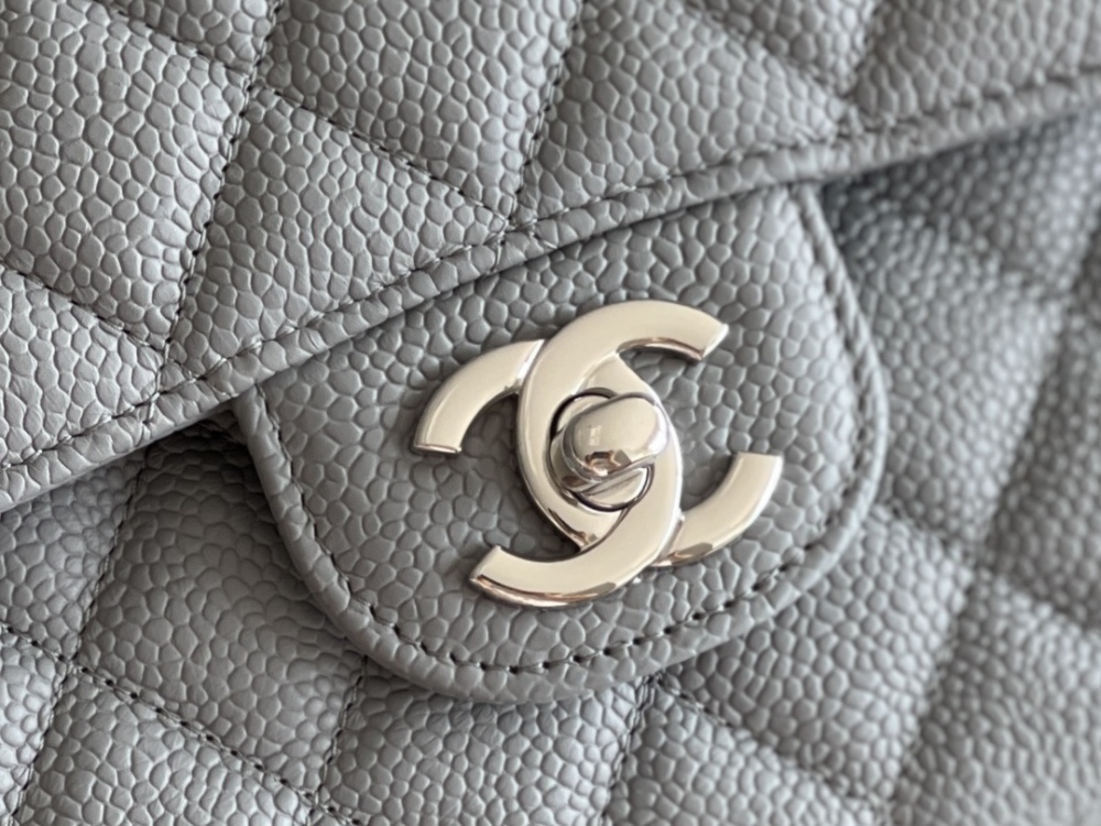 Chanel 𝘾𝙡𝙖𝙨𝙨𝙞𝙘 𝙁𝙡𝙖𝙥 bag MM 25cm Mirror Boutique