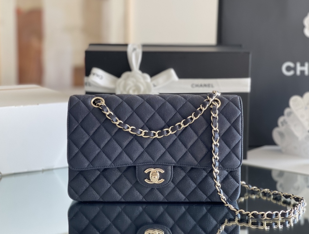Chanel 𝘾𝙡𝙖𝙨𝙨𝙞𝙘 𝙁𝙡𝙖𝙥 bag MM 25cm Mirror Boutique