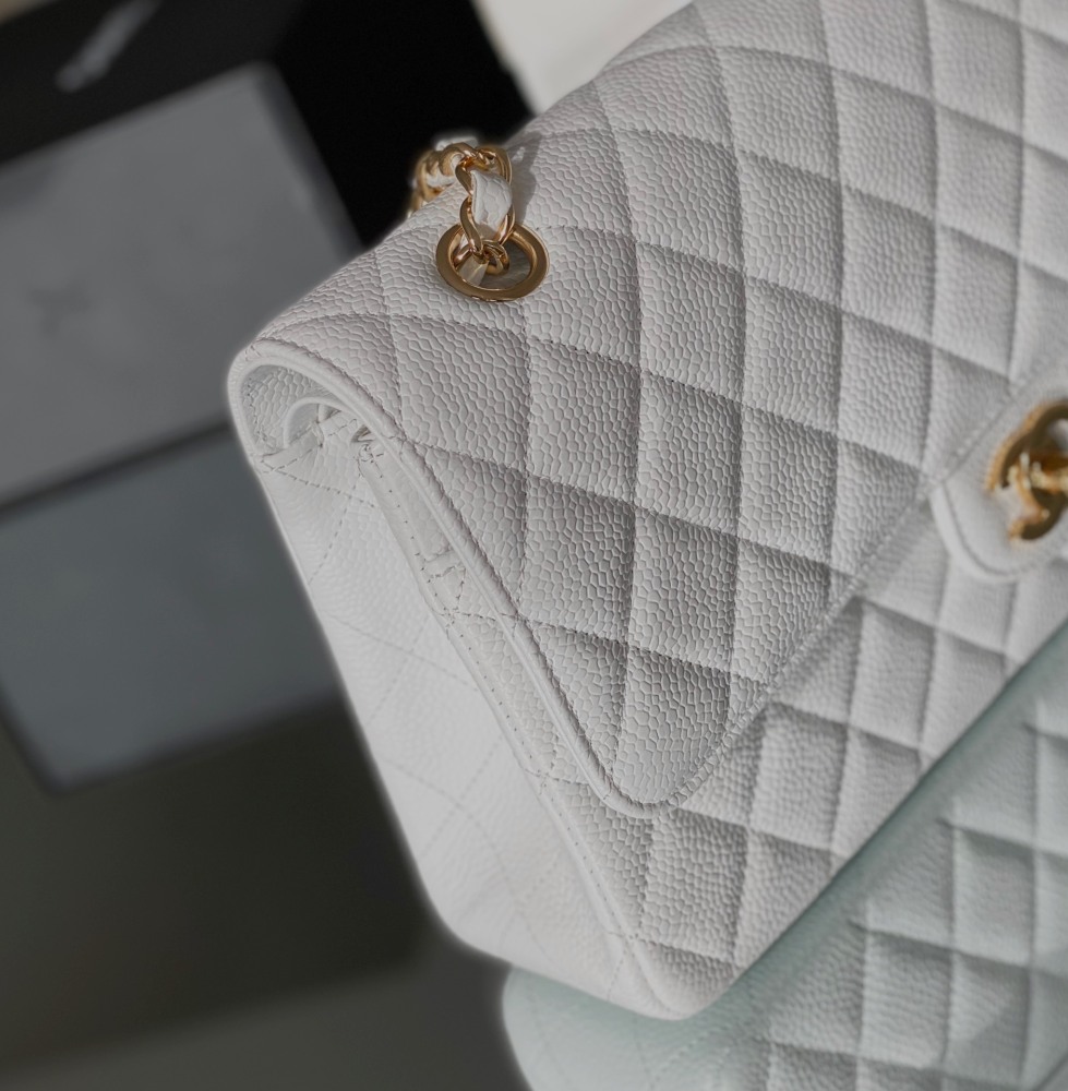 Chanel 𝘾𝙡𝙖𝙨𝙨𝙞𝙘 𝙁𝙡𝙖𝙥 bag MM 25cm Mirror Boutique