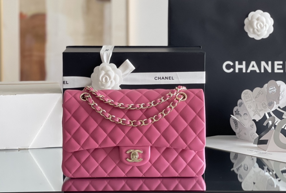 Chanel 𝘾𝙡𝙖𝙨𝙨𝙞𝙘 𝙁𝙡𝙖𝙥 bag MM 25cm Mirror Boutique