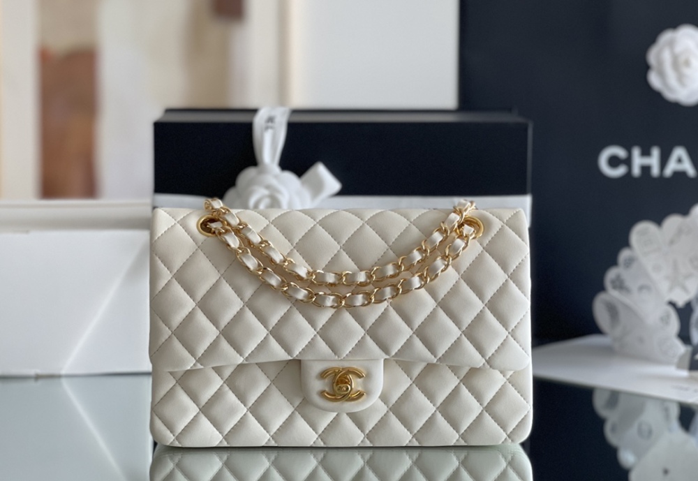 Chanel 𝘾𝙡𝙖𝙨𝙨𝙞𝙘 𝙁𝙡𝙖𝙥 bag MM 25cm Mirror Boutique