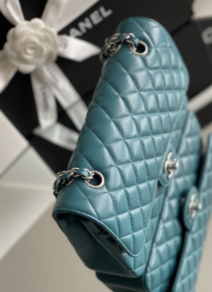 Chanel 𝘾𝙡𝙖𝙨𝙨𝙞𝙘 𝙁𝙡𝙖𝙥 bag MM 25cm Mirror Boutique