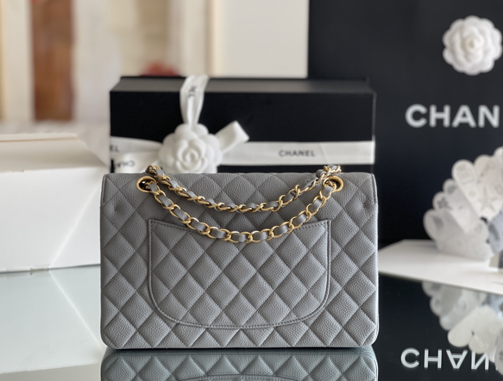 Chanel 𝘾𝙡𝙖𝙨𝙨𝙞𝙘 𝙁𝙡𝙖𝙥 bag MM 25cm Mirror Boutique