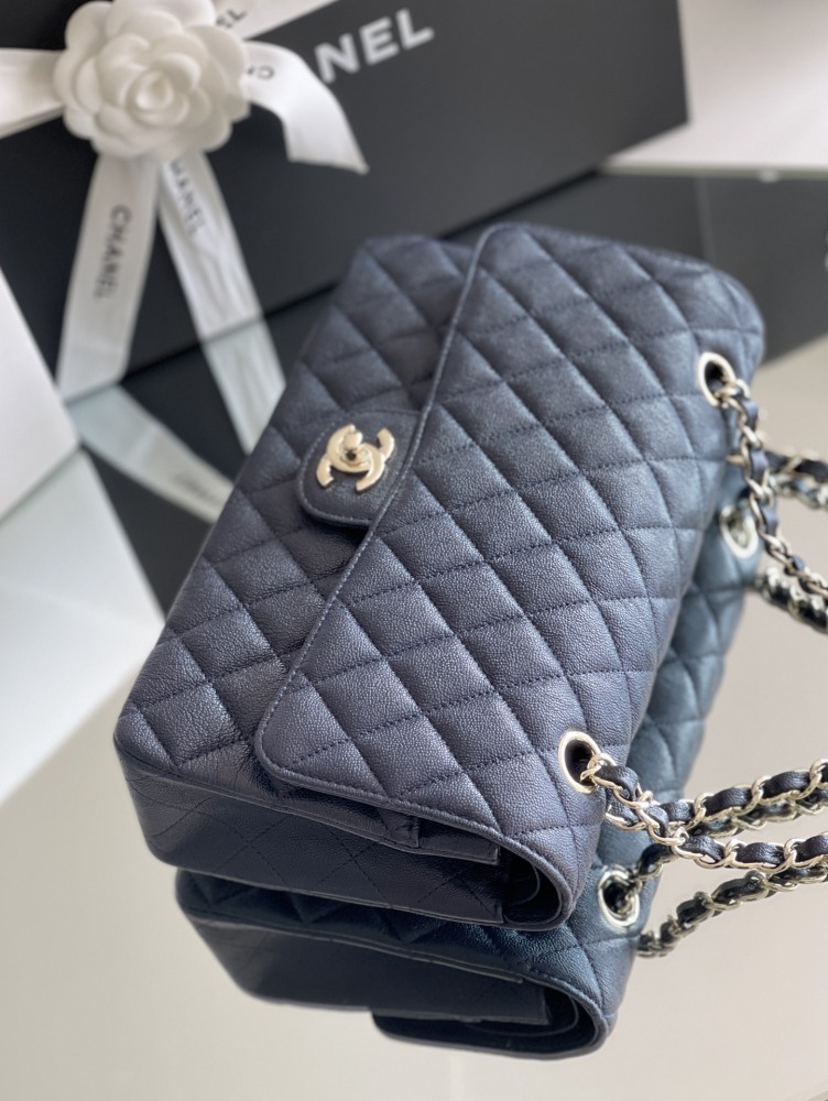 Chanel 𝘾𝙡𝙖𝙨𝙨𝙞𝙘 𝙁𝙡𝙖𝙥 bag MM 25cm Mirror Boutique