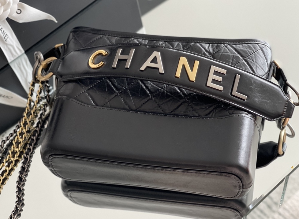 Chanel 𝙂𝙖𝙗𝙧𝙞𝙚𝙡𝙡𝙚 MM Mirror Boutique