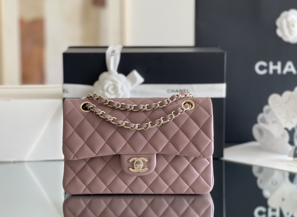Chanel 𝘾𝙡𝙖𝙨𝙨𝙞𝙘 𝙁𝙡𝙖𝙥 bag 23cm Mirror Boutique