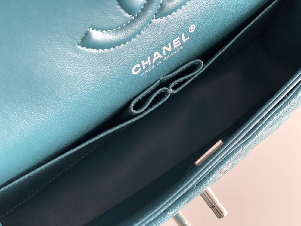 Chanel 𝘾𝙡𝙖𝙨𝙨𝙞𝙘 𝙁𝙡𝙖𝙥 bag MM 25cm Mirror Boutique