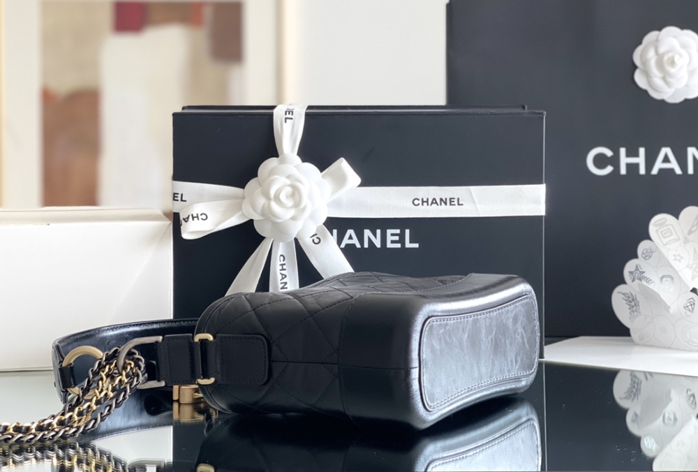 Chanel 𝙂𝙖𝙗𝙧𝙞𝙚𝙡𝙡𝙚 MM Mirror Boutique