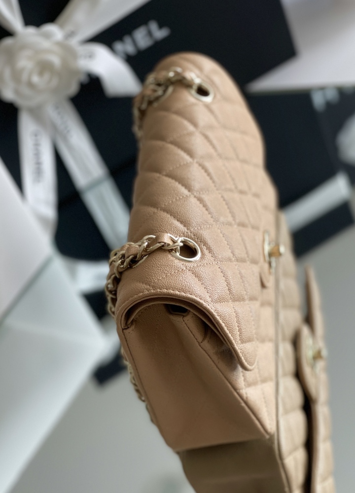 Chanel 𝘾𝙡𝙖𝙨𝙨𝙞𝙘 𝙁𝙡𝙖𝙥 bag MM 23cm Mirror Boutique