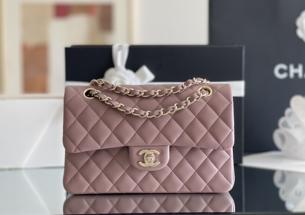 Chanel 𝘾𝙡𝙖𝙨𝙨𝙞𝙘 𝙁𝙡𝙖𝙥 bag 23cm Mirror Boutique