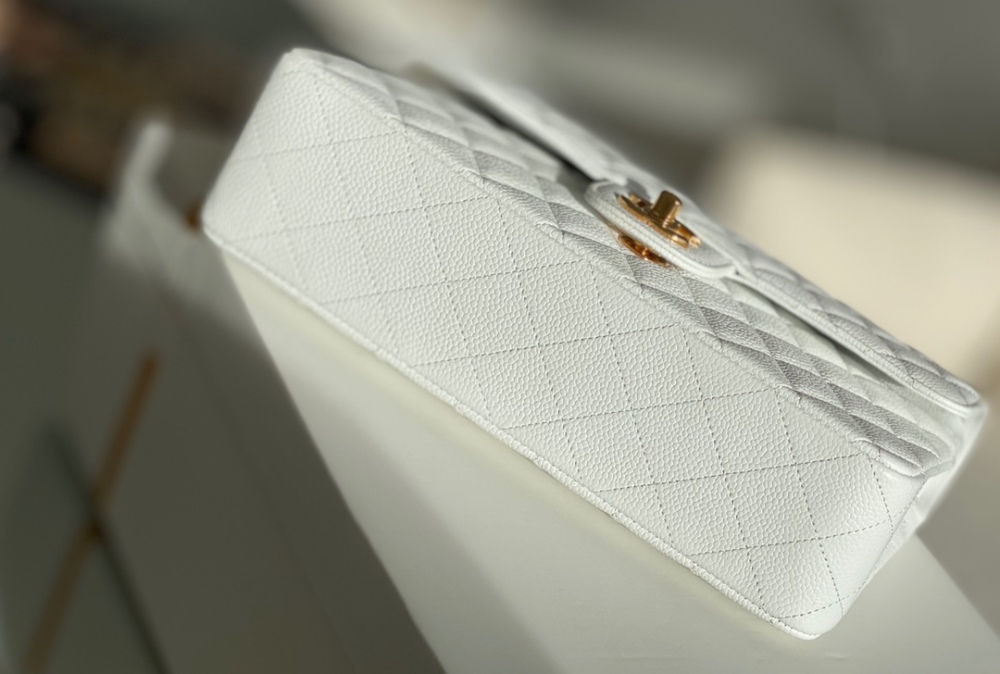 Chanel 𝘾𝙡𝙖𝙨𝙨𝙞𝙘 𝙁𝙡𝙖𝙥 bag MM 25cm Mirror Boutique