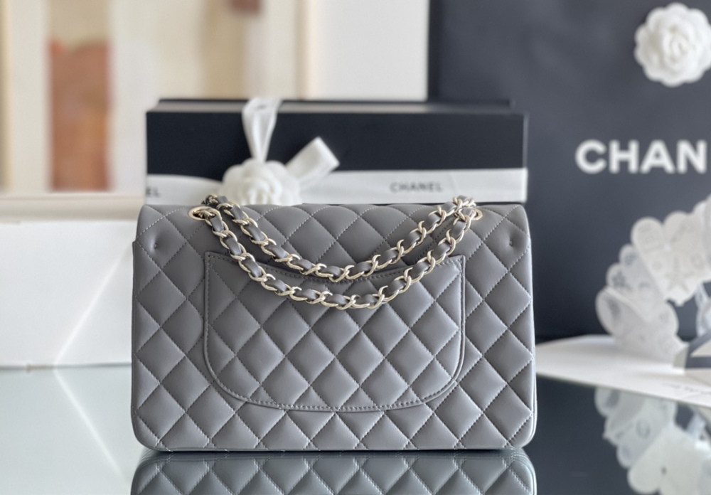 Chanel 𝘾𝙡𝙖𝙨𝙨𝙞𝙘 𝙁𝙡𝙖𝙥 bag MM 25cm Mirror Boutique