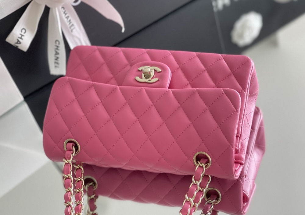 Chanel 𝘾𝙡𝙖𝙨𝙨𝙞𝙘 𝙁𝙡𝙖𝙥 bag 23cm Mirror Boutique