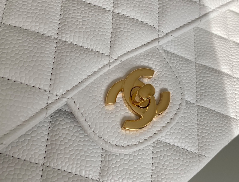 Chanel 𝘾𝙡𝙖𝙨𝙨𝙞𝙘 𝙁𝙡𝙖𝙥 bag MM 25cm Mirror Boutique