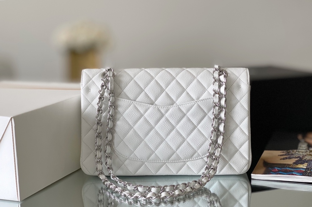 Chanel 𝘾𝙡𝙖𝙨𝙨𝙞𝙘 𝙁𝙡𝙖𝙥 bag MM 25cm Mirror Boutique