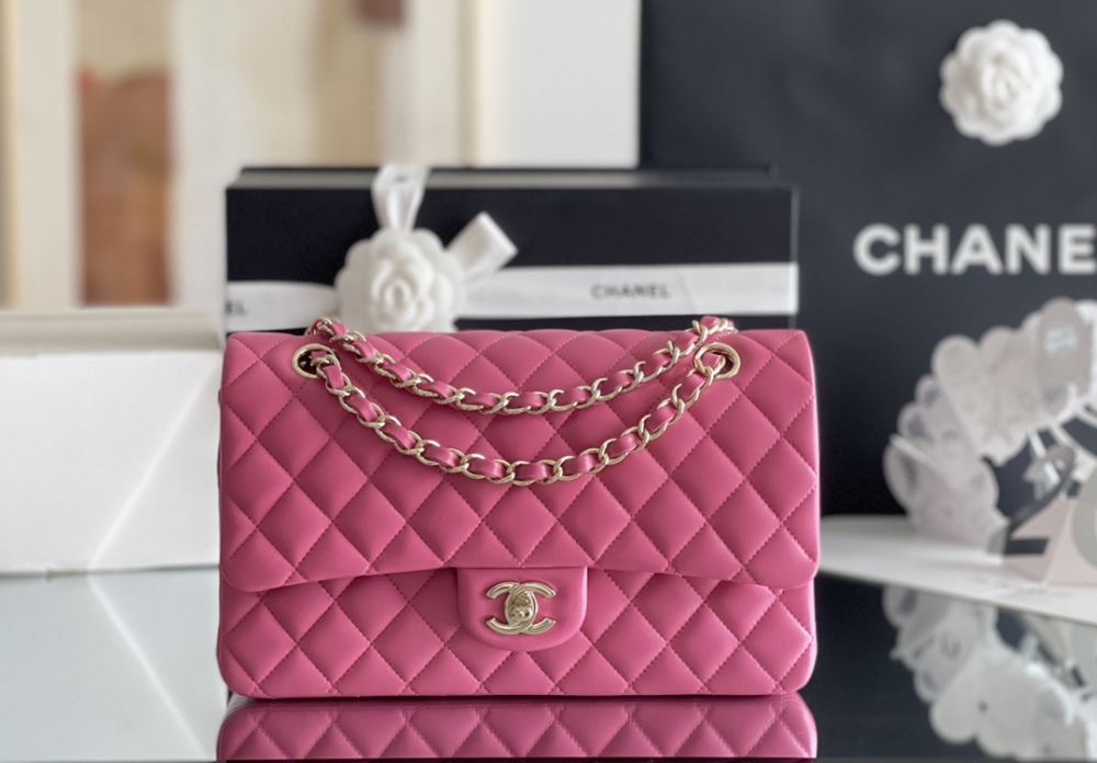 Chanel 𝘾𝙡𝙖𝙨𝙨𝙞𝙘 𝙁𝙡𝙖𝙥 bag MM 25cm Mirror Boutique