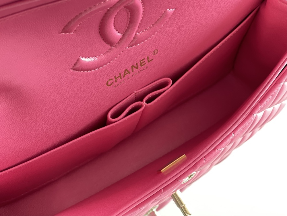Chanel 𝘾𝙡𝙖𝙨𝙨𝙞𝙘 𝙁𝙡𝙖𝙥 bag MM 25cm Mirror Boutique