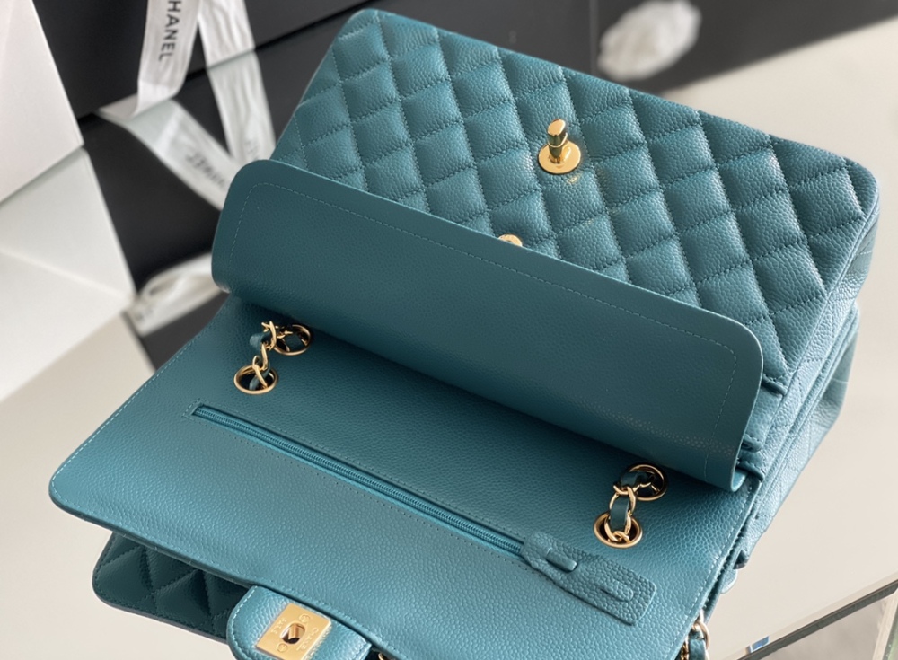 Chanel 𝘾𝙡𝙖𝙨𝙨𝙞𝙘 𝙁𝙡𝙖𝙥 bag MM 25cm Mirror Boutique