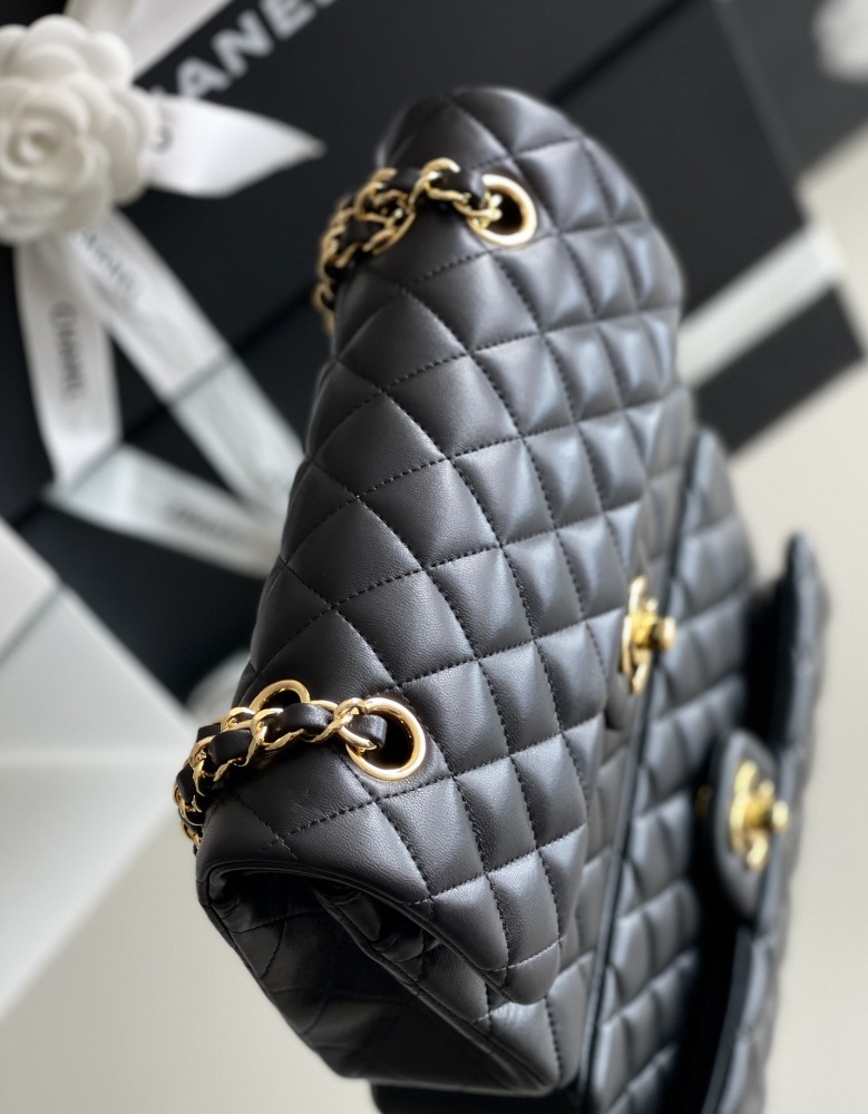 Chanel 𝘾𝙡𝙖𝙨𝙨𝙞𝙘 𝙁𝙡𝙖𝙥 bag 23cm Mirror Boutique