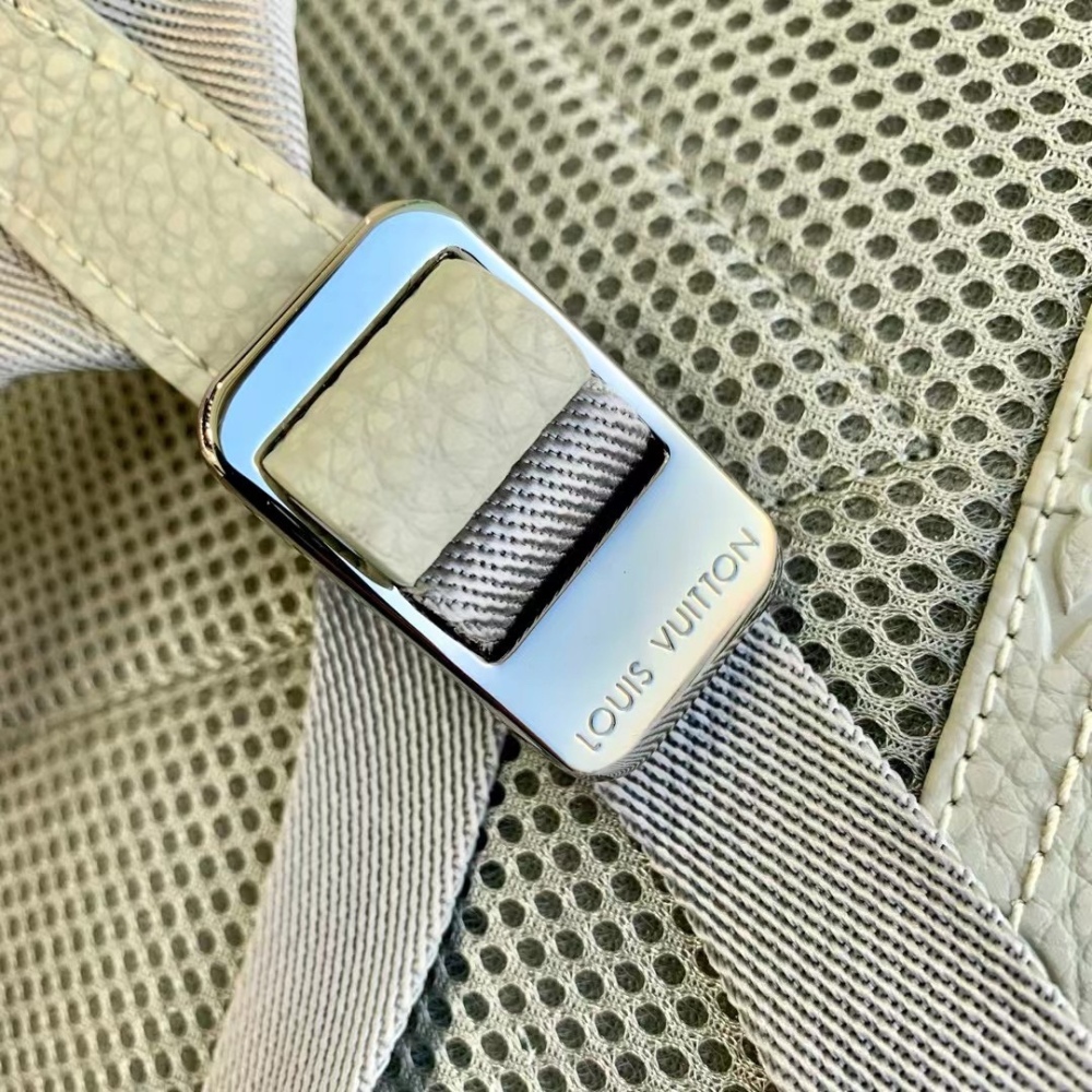 Louis Vuitton Ellipse Mirror boutique