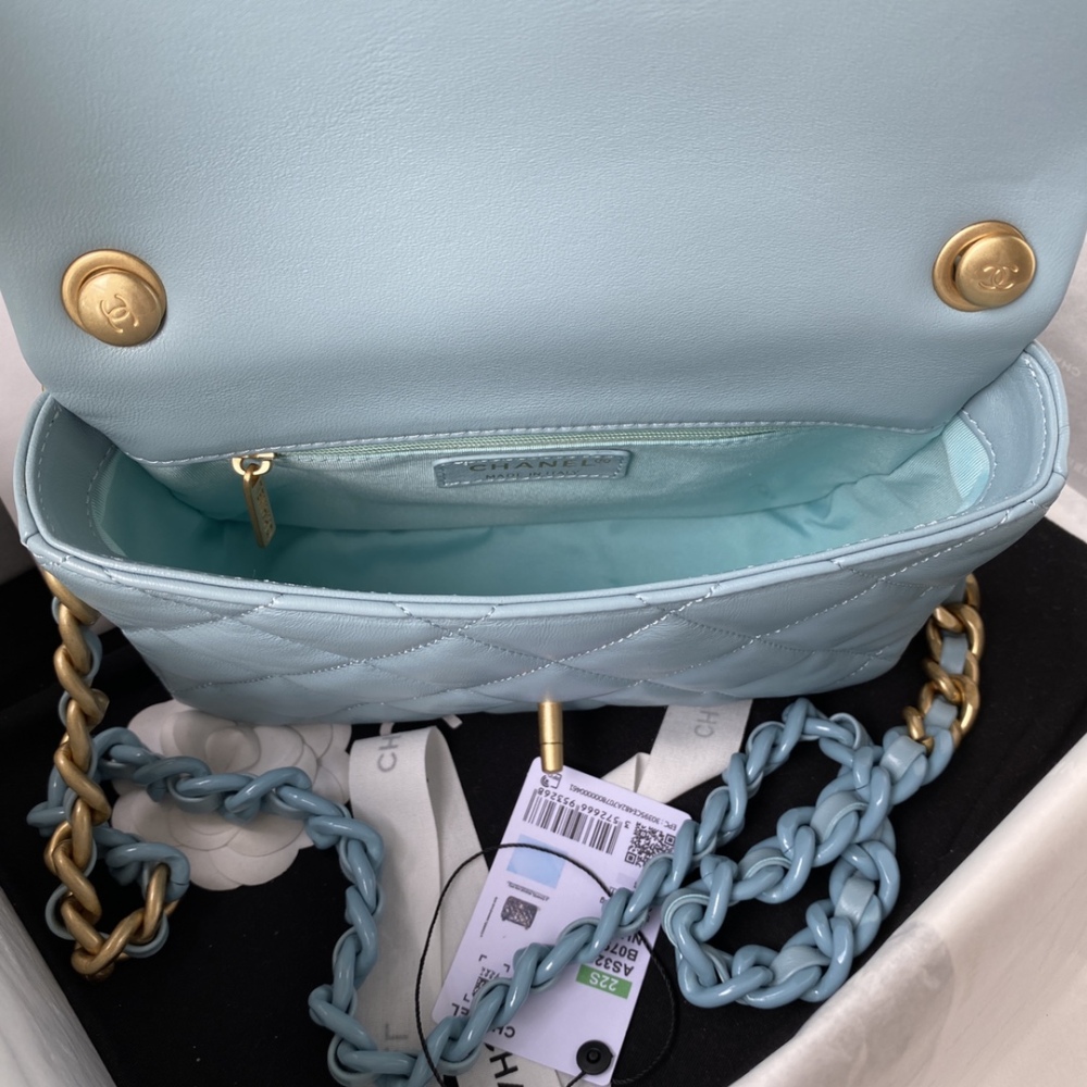 Chanel  22A new flap bag MM Mirror Boutique