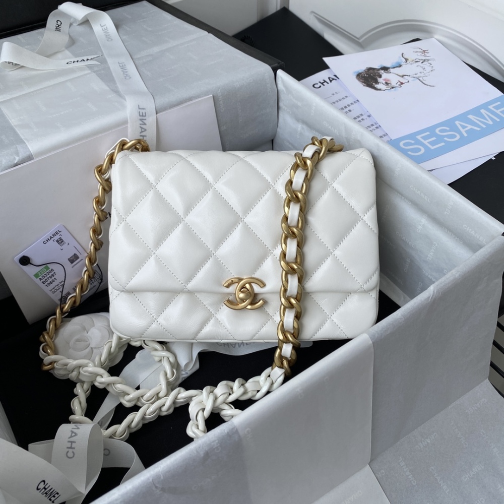 Chanel  22A new flap bag MM Mirror Boutique