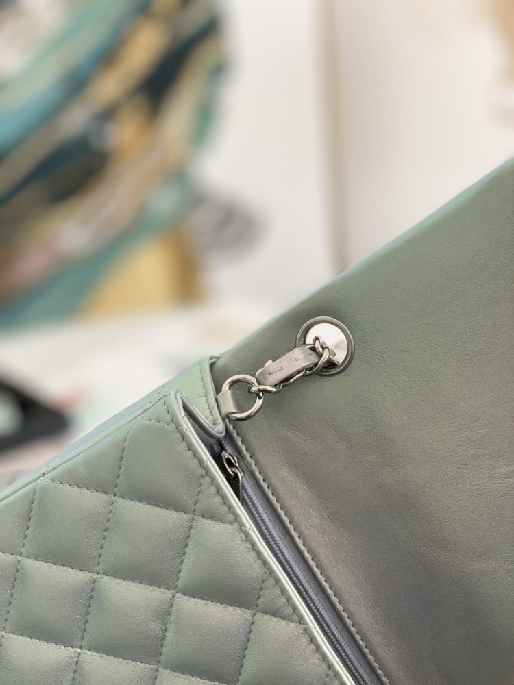 Chanel Fatty Fang  Pearlescent Mirror Boutique