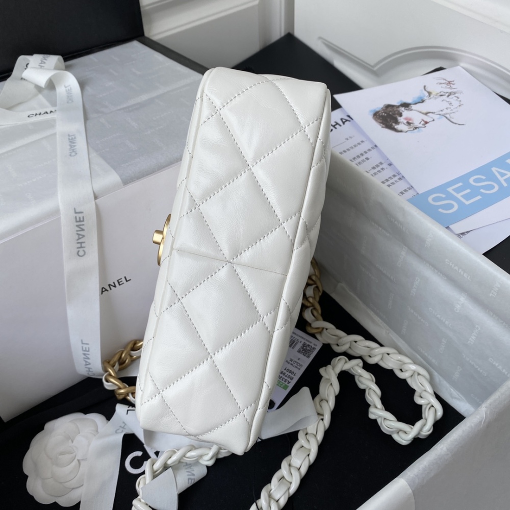Chanel  22A new flap bag MM Mirror Boutique