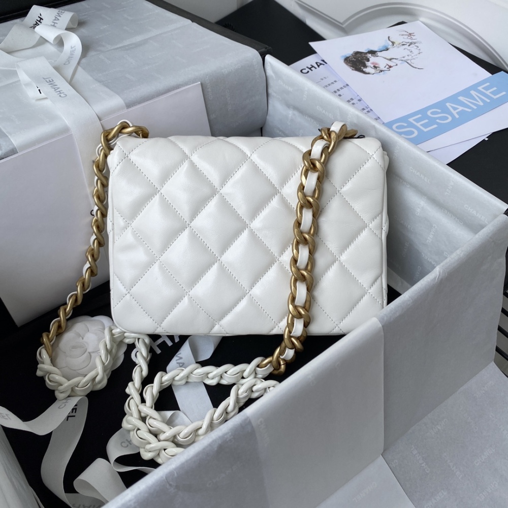 Chanel  22A new flap bag MM Mirror Boutique