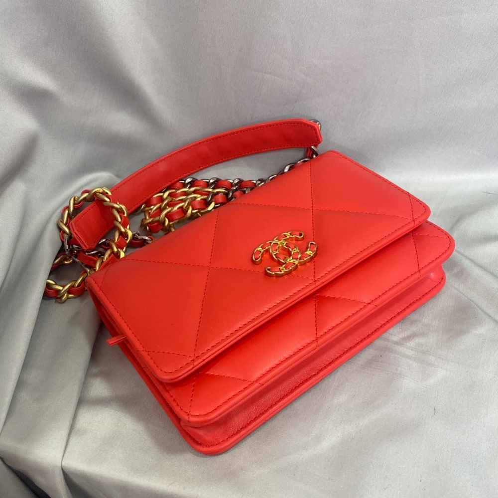 Chanel 19woc  22c mirror boutique