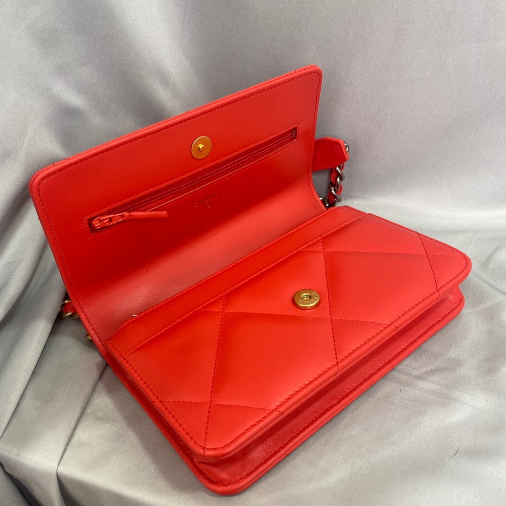Chanel 19woc  22c mirror boutique