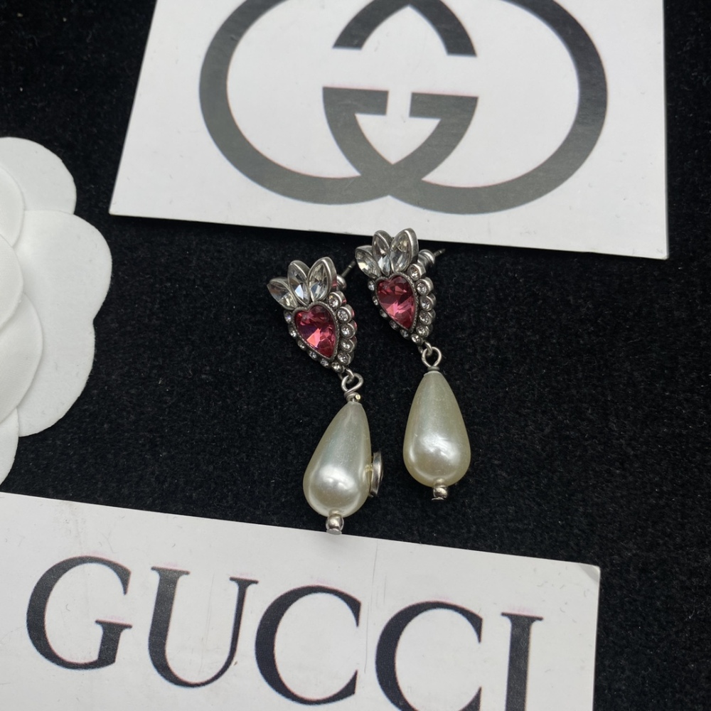 Gucci stud earrings