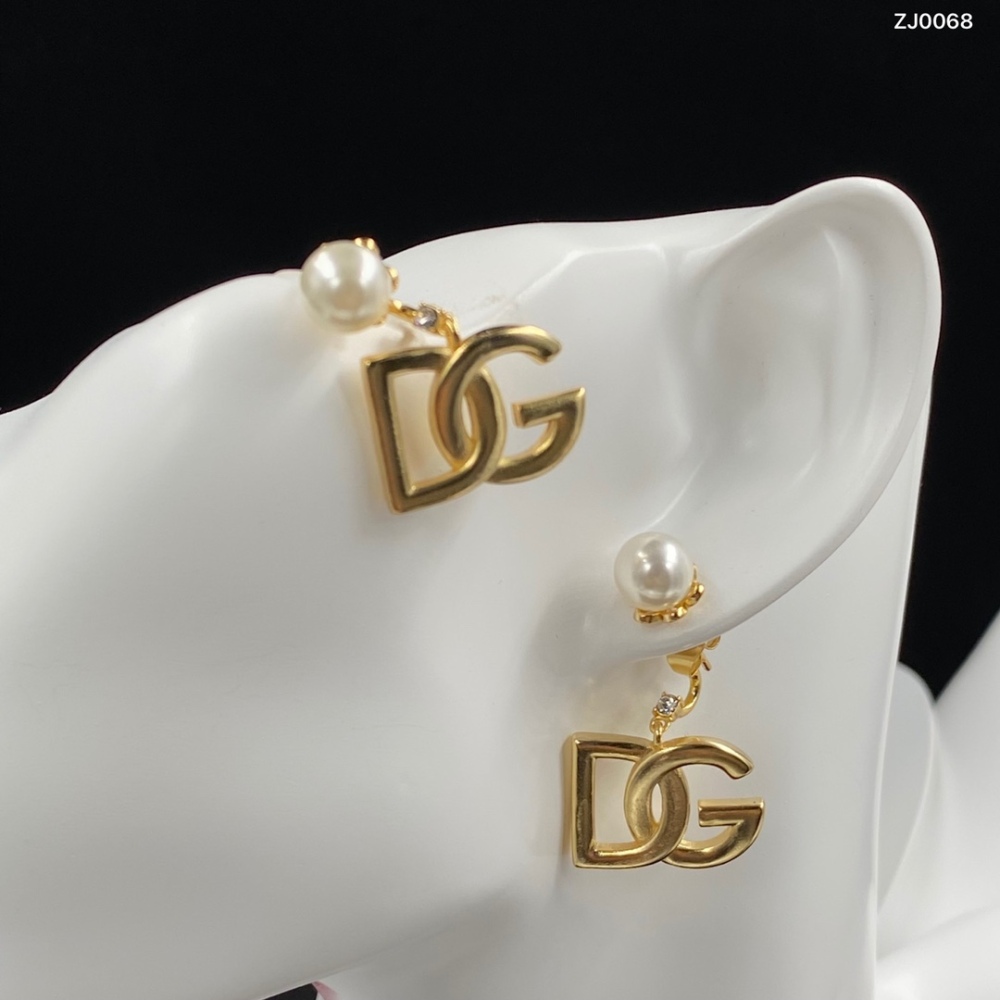 DG stud earrings